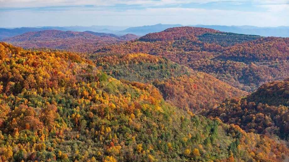 Tree covered hills and mountaintops in the Appalachian Mountains