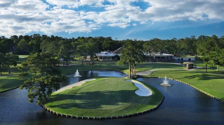 Aerial view of Kingwood Country Club during daytime